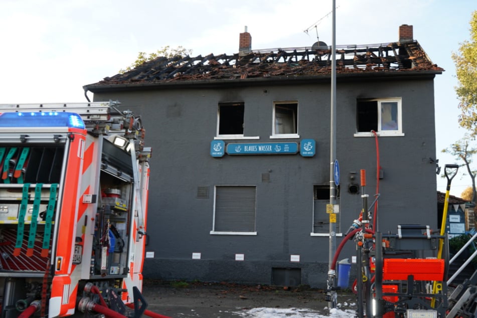 Das Gebäude wurde durch das Feuer komplett zerstört (Symbolfoto).