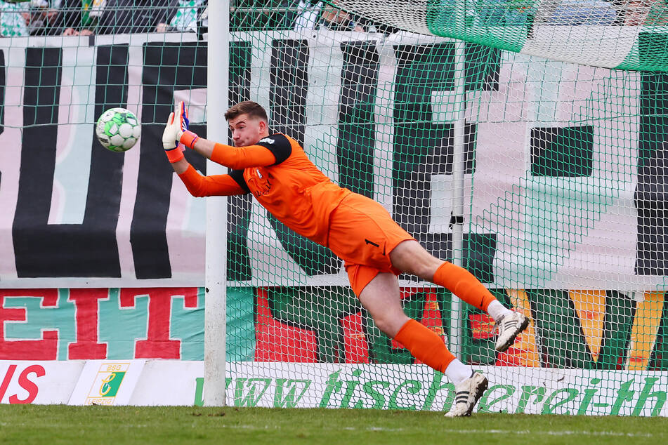 Leistete sich einen Fehler, der zum 0:1 führte: Chemie-Torhüter Florian Horenburg (23).