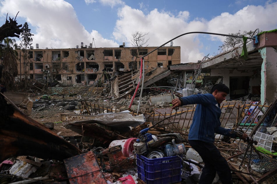 Im Großraum von Tel Aviv sind 15 Menschen bei einem iranischen Raketenangriff verletzt worden.