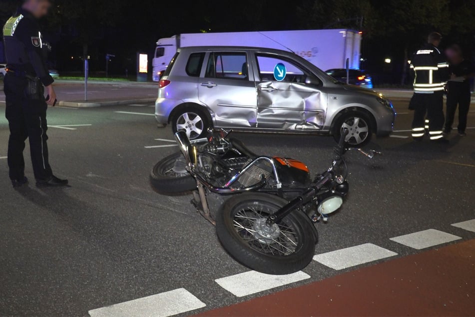 Die Motorradfahrerin kam verletzt ins Krankenhaus.