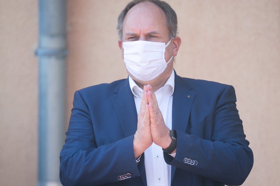 Oberbürgermeister Dirk Hilbert (49, FDP) hat sich dazu entschlossen, die Geschäfte in Dresden offenzulassen.