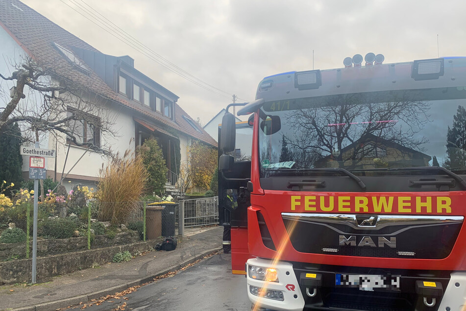 Wohnungsbrand: Mann will Bewohner retten, doch jede Hilfe kommt zu spät