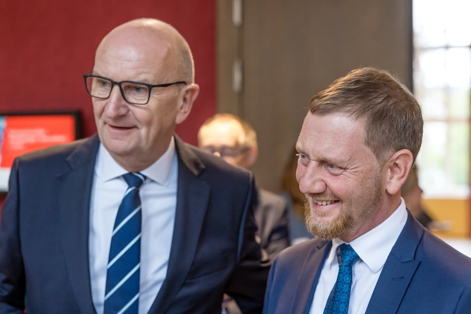 Dietmar Woidke (62, SPD, l.), Ministerpräsident des Landes Brandenburg, unterstützt Michael Kretschmer (49, CDU), Ministerpräsident des Freistaates Sachsen, vor der Landtagswahl am 22. September.