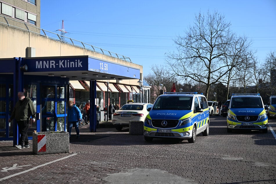 An der Düsseldorfer Uniklinik haben Polizisten auf einen Patienten geschossen.