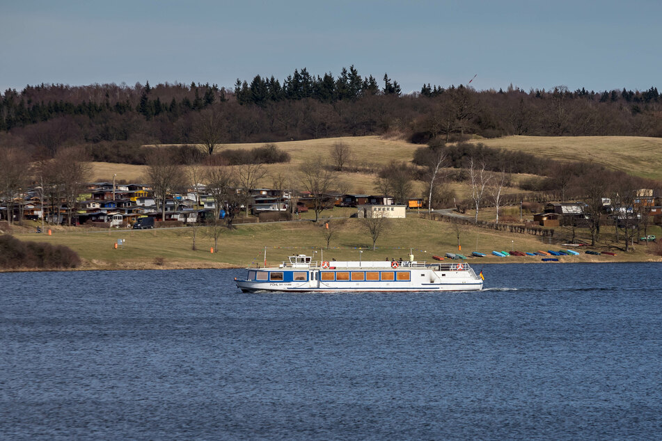 Per Fahrgastschiff könnt Ihr die Talsperre Pöhl erkunden.