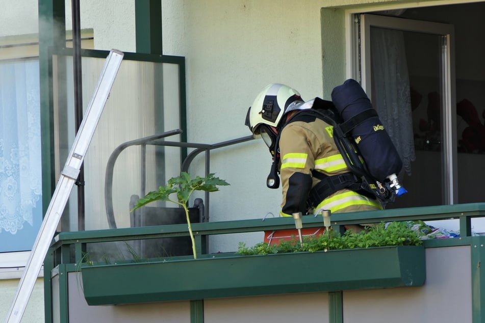 Die Einsatzkräfte lüfteten die Wohnung und das Treppenhaus.