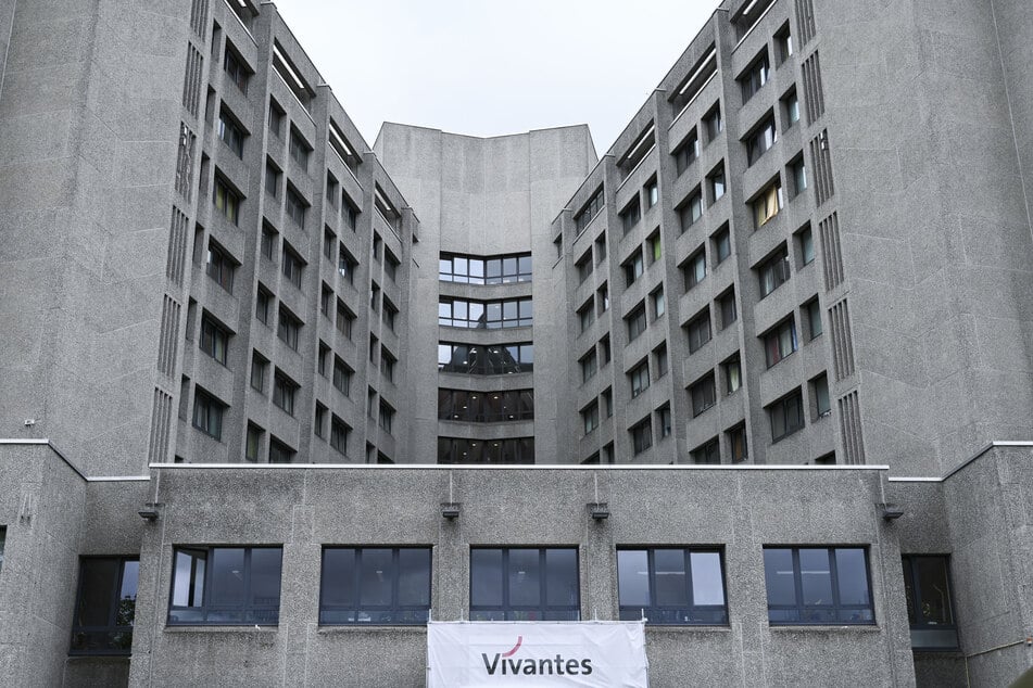 Klinik-Beschäftigte bei Vivantes sind aufgerufen, in Bereichen wie der Reinigung und Logistik die Arbeit niederzulegen. Um 5 Uhr ging der dreitägige Warnstreik laut Verdi los. (Archivbild)