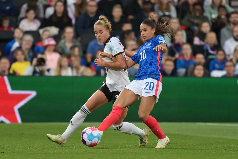 Stars der Frauen-EM 2025: Giulia Gwinn (l.) und Delphine Cascarino.