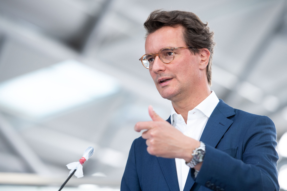 NRW-Verkehrsminister Hendrik Wüst (45, CDU) hat sich dafür ausgesprochen, dass in der Legislaturperiode der nächsten Bundesregierung keine Steuern erhöht werden.