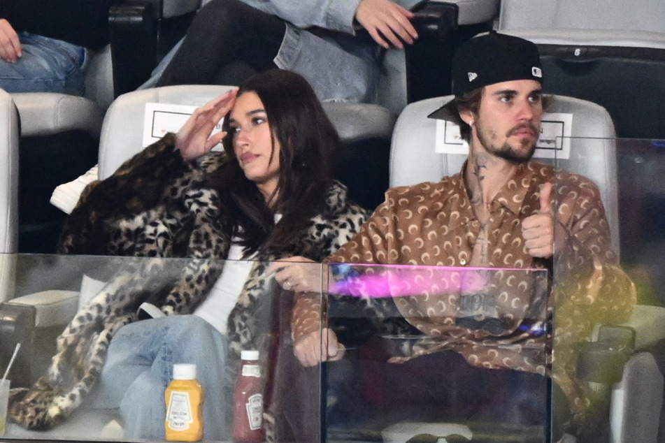 Amid the chatter about Benny Blanco's post, Hailey Bieber attended Sunday's Super Bowl LVIII with Justin Bieber (r.).
