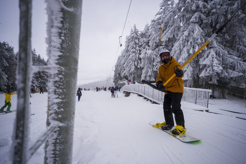 Derzeit zieht es viele in die Skigebiete in Hessen.