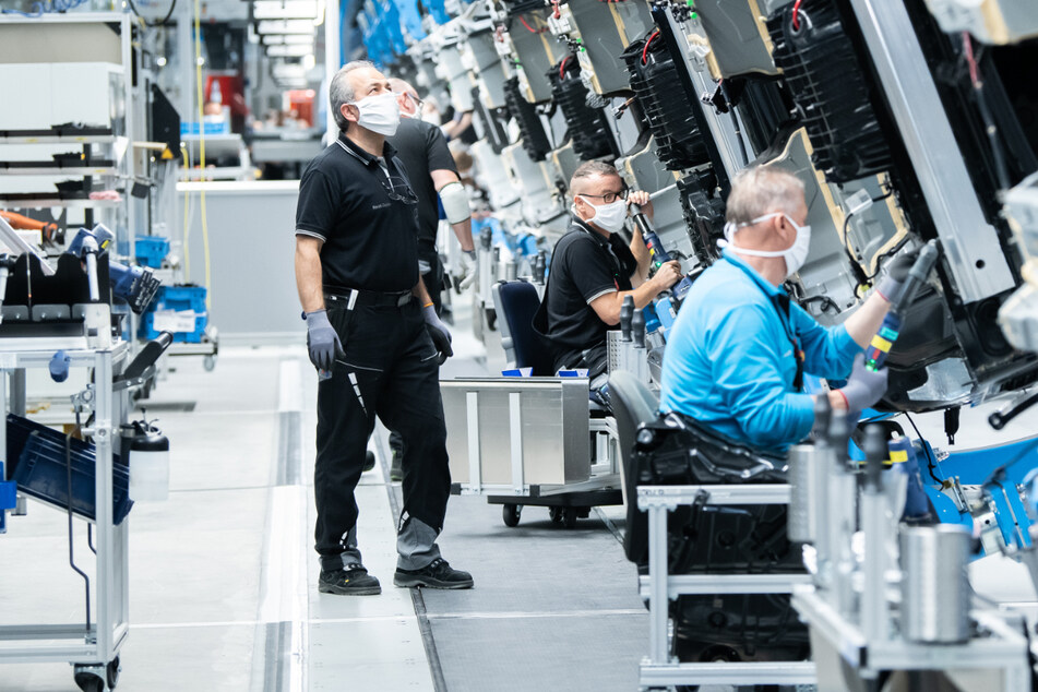 Wegen Putins Krieg in der Ukraine: Kurzarbeit bei Mercedes-Benz!