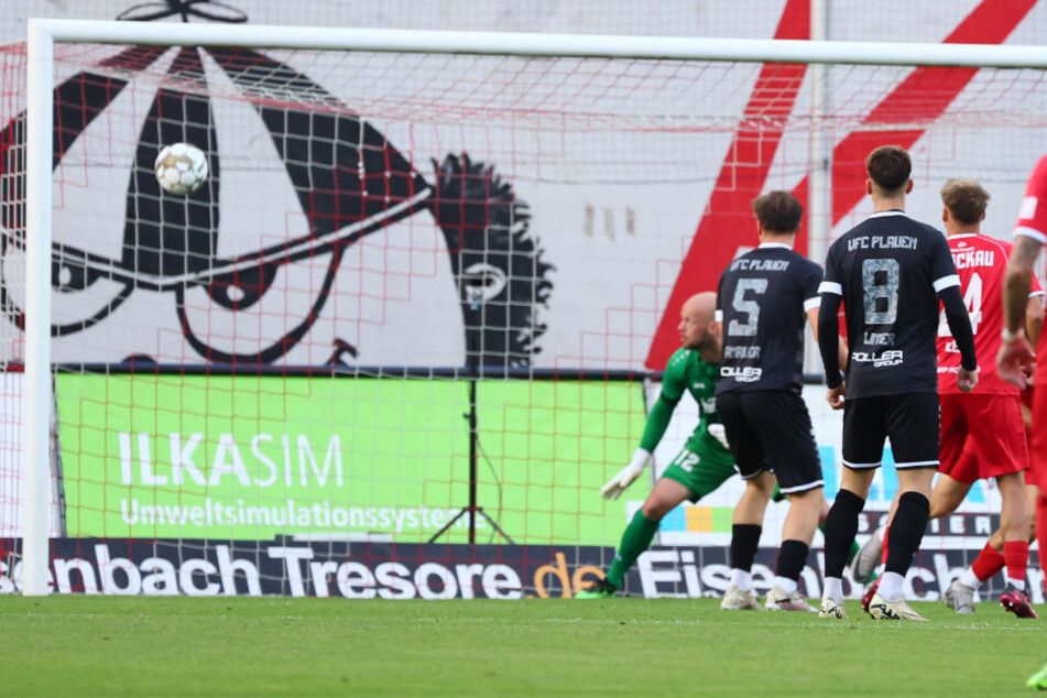 Klasse! FSV-Spieler Felix Pilger (nicht im Bild) trifft zum 1:0.