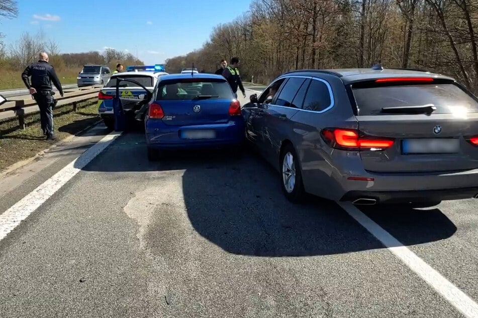 Schließlich wurde der Wagen des 25-Jährigen auf der A70 zwischen mehreren Polizeiautos eingeklemmt.