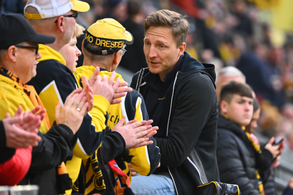 Im November hat sich Marco Hartmann (35, r.) seinen alten und neuen Arbeitgeber gegen den SC Freiburg II von der Tribüne aus angeschaut.