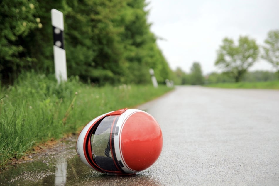 Die Einsatzkräfte riegelten den Unfallbereich ab und richteten eine Umleitung ein. (Symbolfoto)