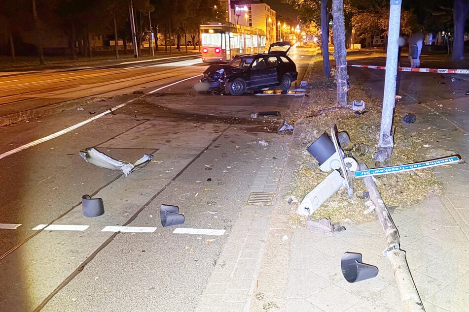 Am Unfallort entdeckten die Polizisten ein regelrechtes Trümmerfeld.