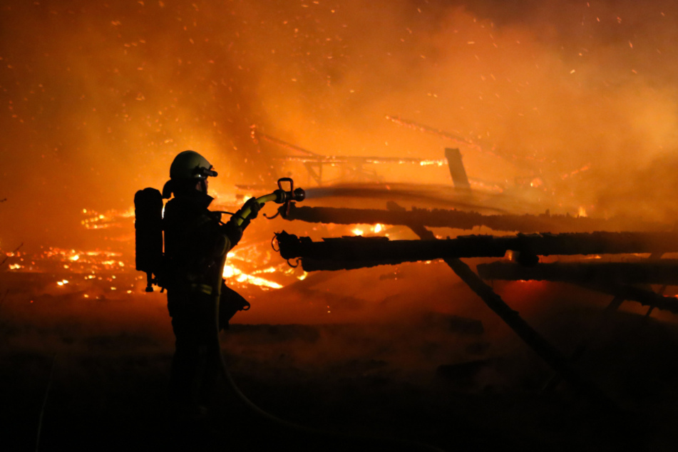 Millionenschaden bei Bränden in Bayern: 26-Jähriger soll Feuer gelegt haben