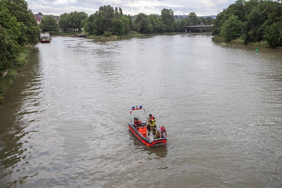 Drei Rettungsboote sowie vier Taucher waren im Einsatz.