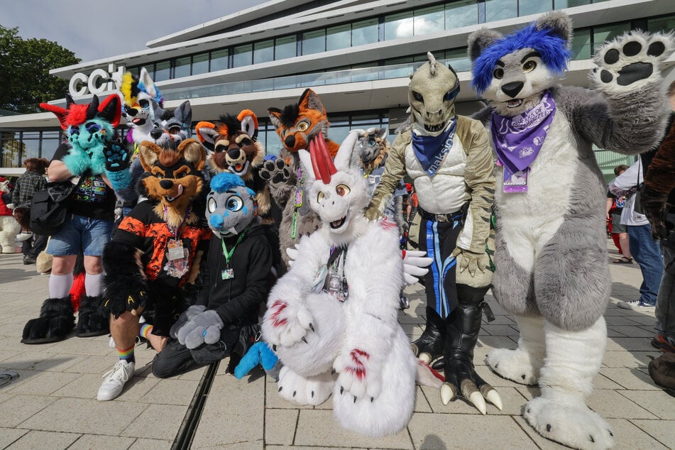 Bei der 29. Eurofurence verkleiden sich Menschen unter anderem als Tiger, Löwen und Wölfe.