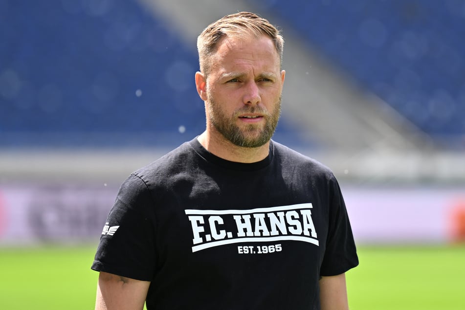 Hansa-Trainer Daniel Brinkmann (39) blickt entspannt auf die Sommerpause voraus, sein Klub habe bereits einige Neuzugänge "in der Schublade".