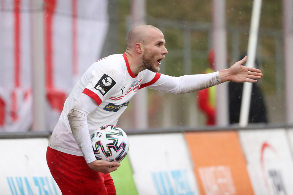 FSV-Verteidiger Manfred Starke (30) brachte Zwickau in Führung. Kurz vor Schluss kam der Ausgleich.