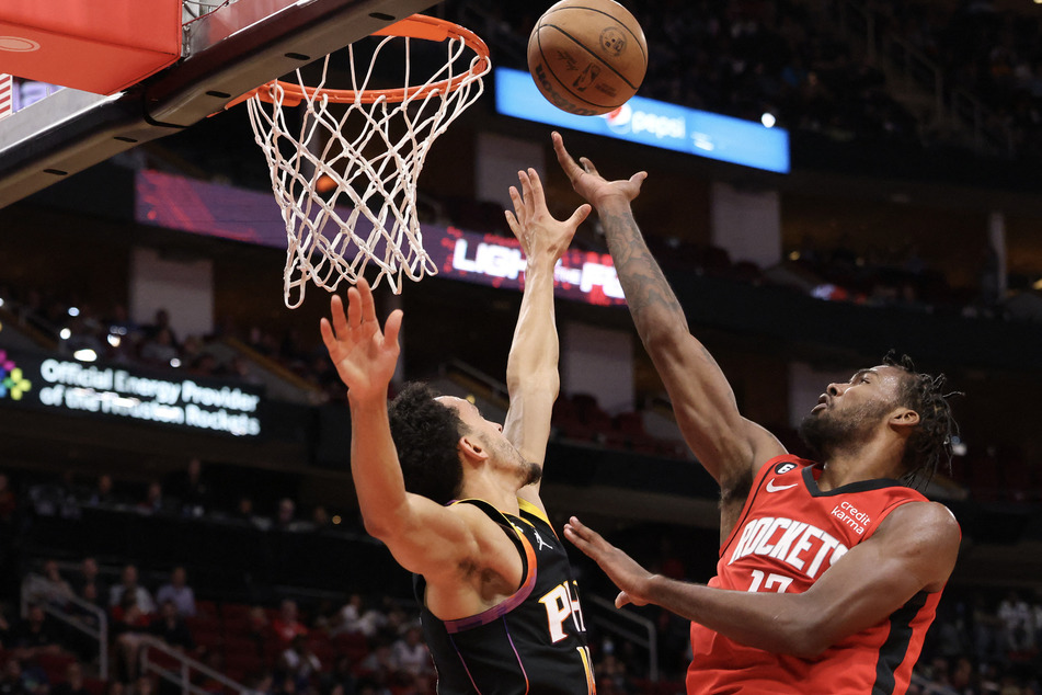 Tari Eason (r.) scores against Phoenix Suns guard Landry Shamet as the Houston Rockets grab another big win.
