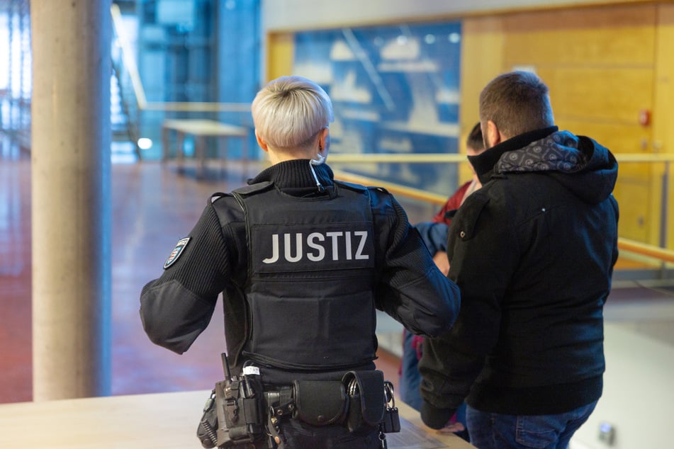 Der Prozess gegen Tommy Frenck (r.) wurde vorläufig eingestellt.