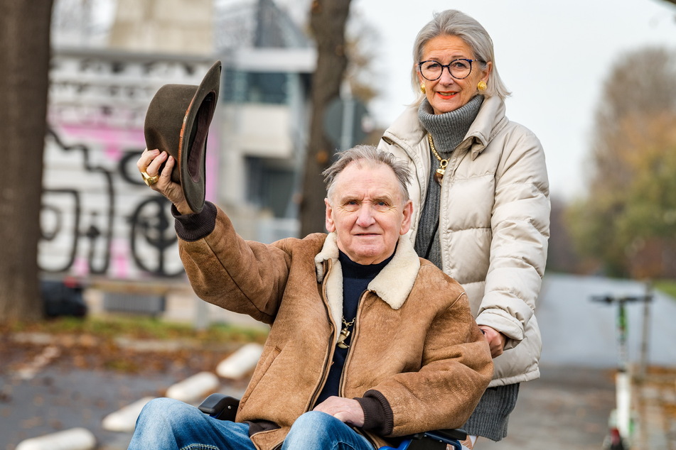 Das Direktorenpaar Mario (73) und Gisela Müller-Milano (72) verfolgt den Aufbau des 25. Dresdner Weihnachts-Circus voller Vorfreude.