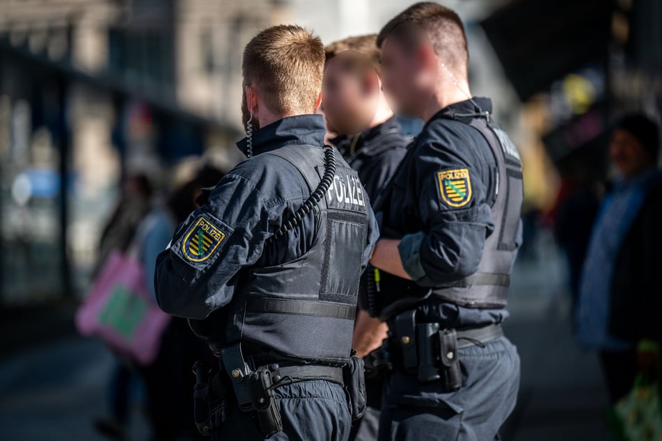 Polizisten der Chemnitzer City-Streife nahmen am Mittwochabend einen 18-Jährigen vorläufig fest. Er soll einen Radfahrer (27) ausgeraubt haben. (Archivfoto)