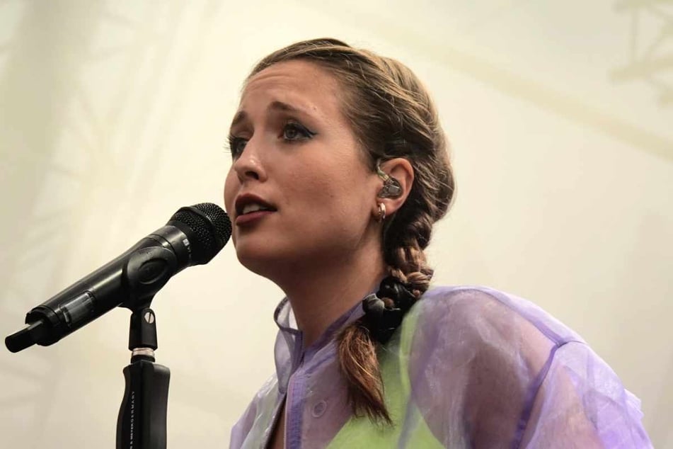 Popsängerin Alice Merton (28, "No Roots") trat 2019 beim Campusfestival in Mittweida auf.