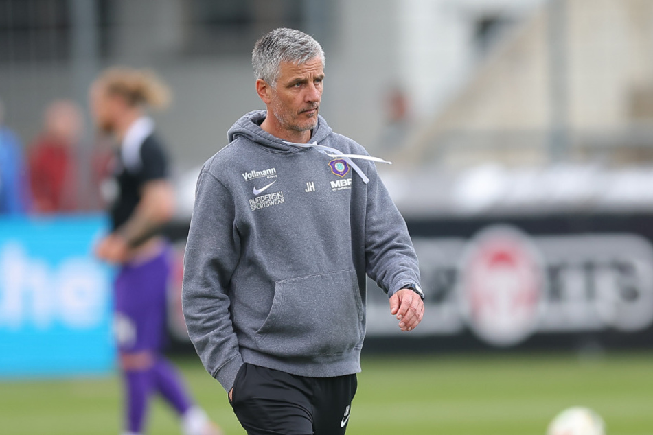 Aue-Coach Jens Härtel (56) ist froh über die Konkurrenzsituation in seiner Mannschaft.
