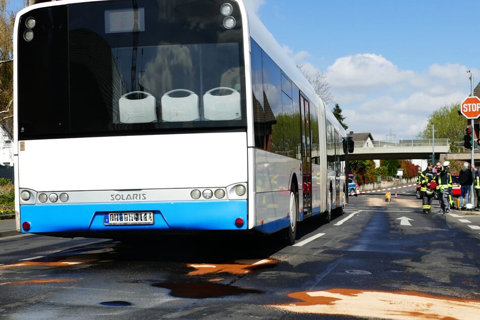 Rund 60 Liter Kühlflüssigkeit sollen aus der geplatzten Leitung des Busses gelaufen sein.