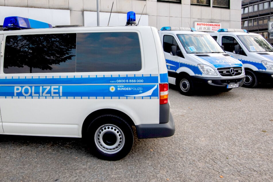 Razzia gegen illegale Arbeit: Polizei durchsucht Wohnung in Berlin!
