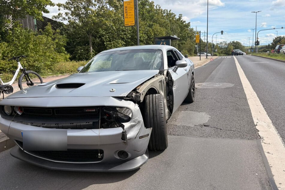 Der Dodge hat an der Seite ordentlich etwas abbekommen.