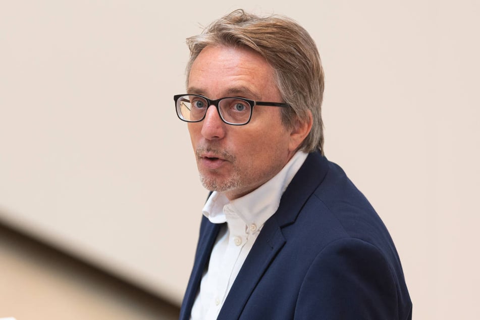 SPD-Fraktionschef Björn Lüttmann (49) will nach dem vierfachen Parteiaustritt das weitere Vorgehen mit dem Koalitionspartner BSW besprechen.