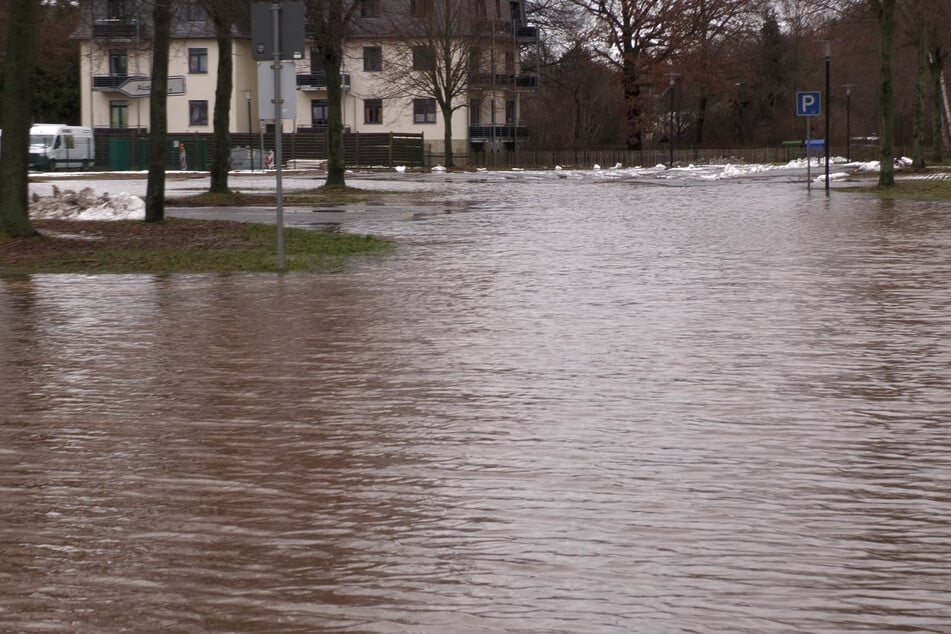Die Würschnitz sorgte bei Klaffenbach für überschwemmte Straßen.