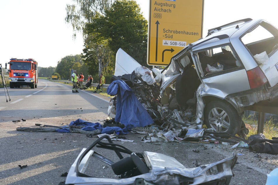 Horror-Crash auf B300: 71-Jähriger tot, mehrerer Personen schwer verletzt