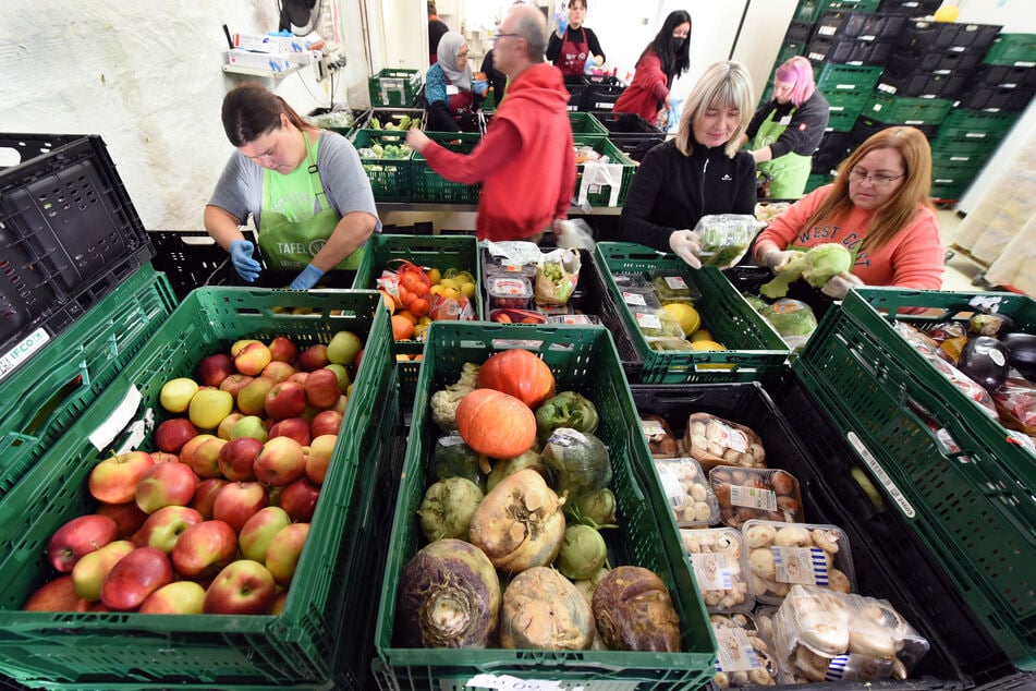 Der Leipziger Tafel e.V. versucht, Menschen mit einem geringen Einkommen durch die Ausgabe von Lebensmitteln zu unterstützen. (Archivbild)