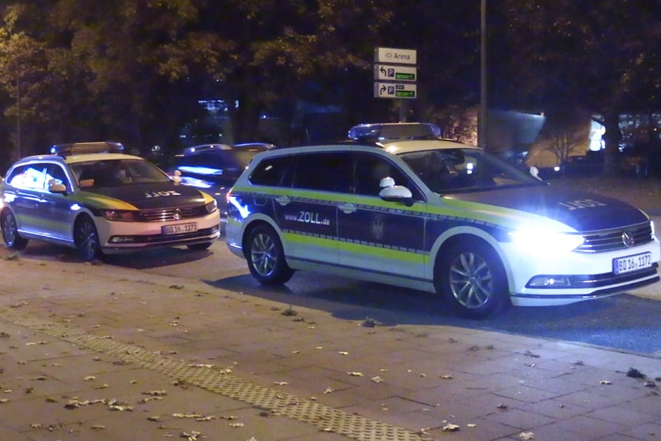 In den Hamburger Stadtteilen Bahrenfeld und Othmarschen haben Polizei und Zoll am Mittwoch eine Razzia durchgeführt.
