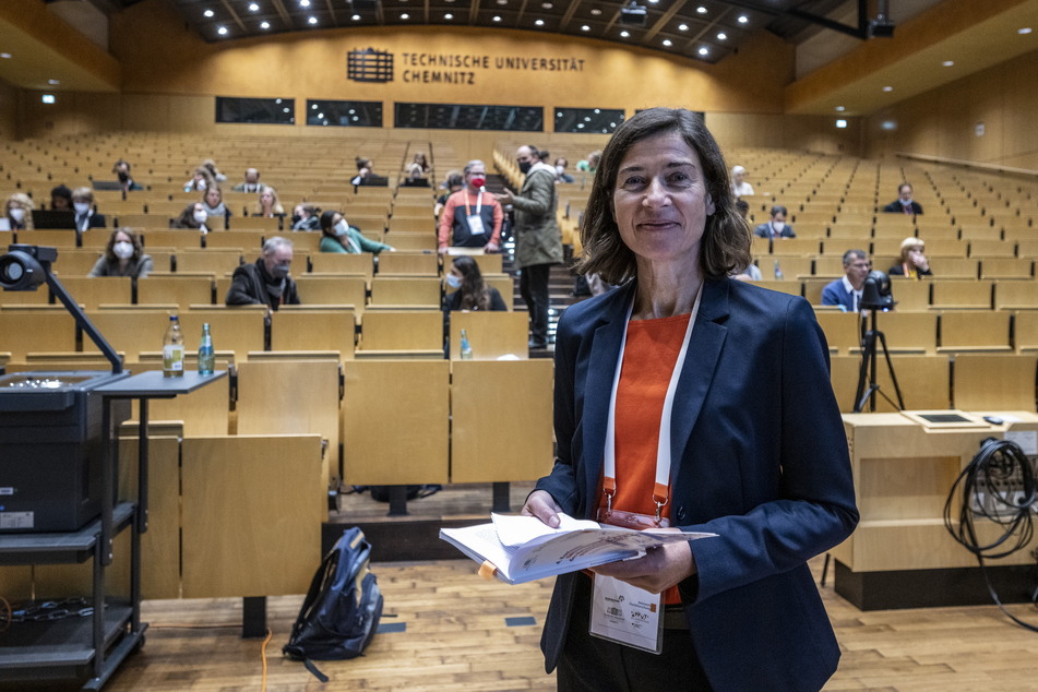 Professorin Birgit Glorius (52) empfängt im Zentralen Hörsaalgebäude der TU Chemnitz die Teilnehmer zur 4. Internationalen Fluchtkonferenz.
