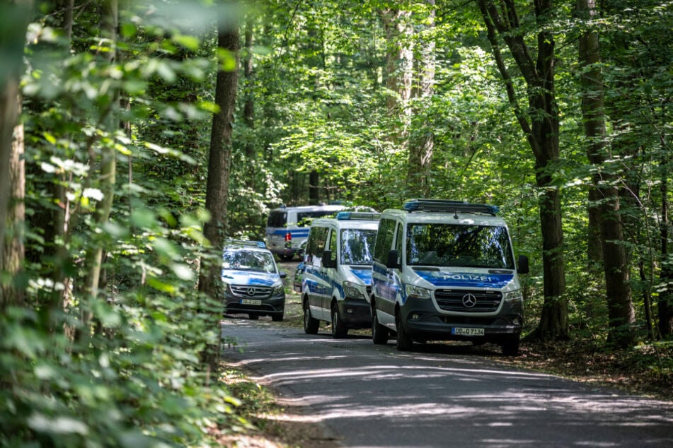 Im Wald zwischen Mahlitzsch und Hermsdorf entdeckten Polizisten die Leiche von Valeriia. Der Fundort ist abgesperrt.