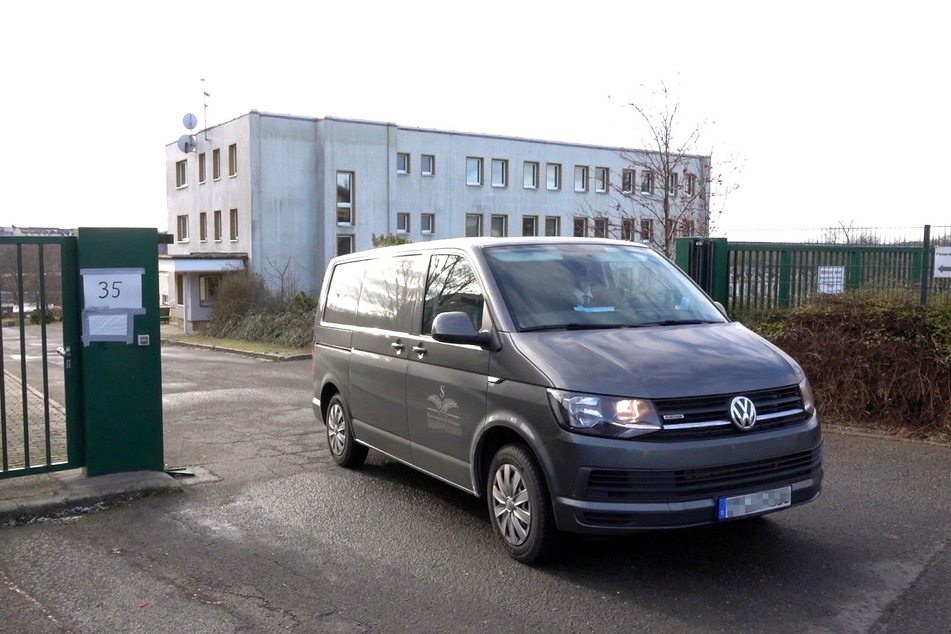 An der Glösaer Straße wurde vorübergehend eine Ausweichhalle eingerichtet.