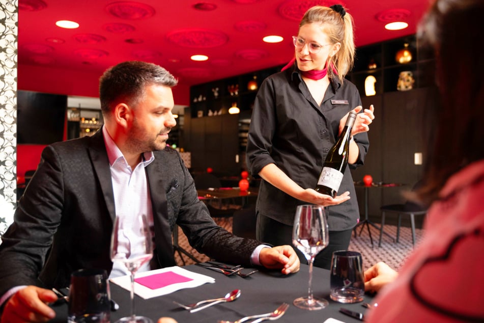 Damit sich alle Gäste rundum wohlfühlen, braucht es echte Servicetalente.