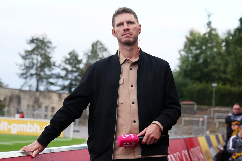 Fabian Klos (37) steht für "MagentaSport" als Experte an der Seitenlinie. (Archivbild)