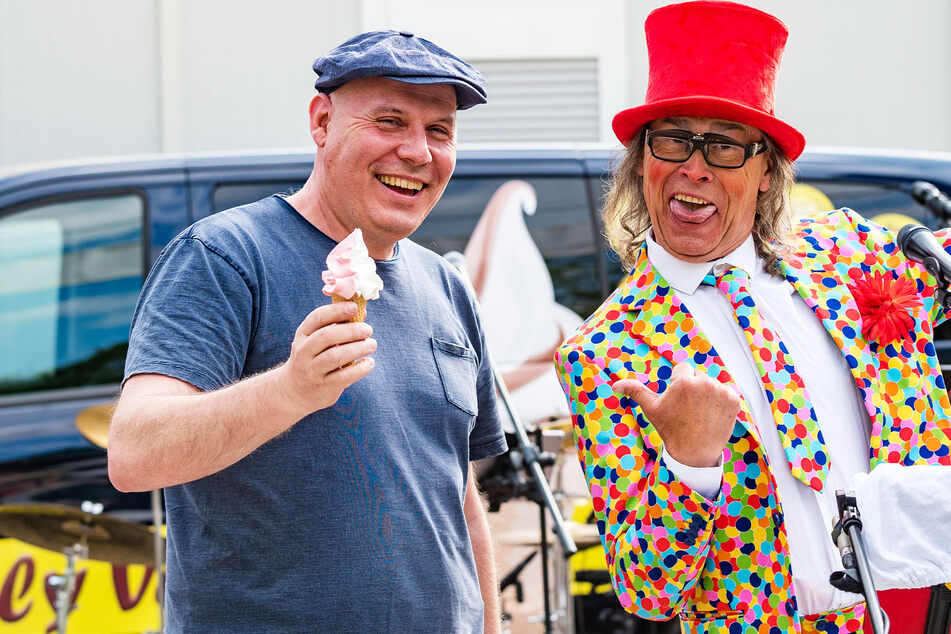 Willy-Vanilli-Chef Jörn Richter (52) feiert mit "Clown Lulu" 25 Jahre leckeres Softeis.