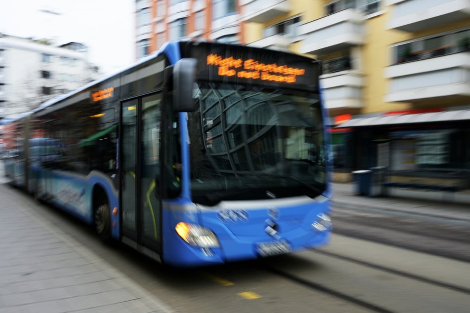 Vereinzelte Bus-Linien werden auch am Streiktag in München bedient.