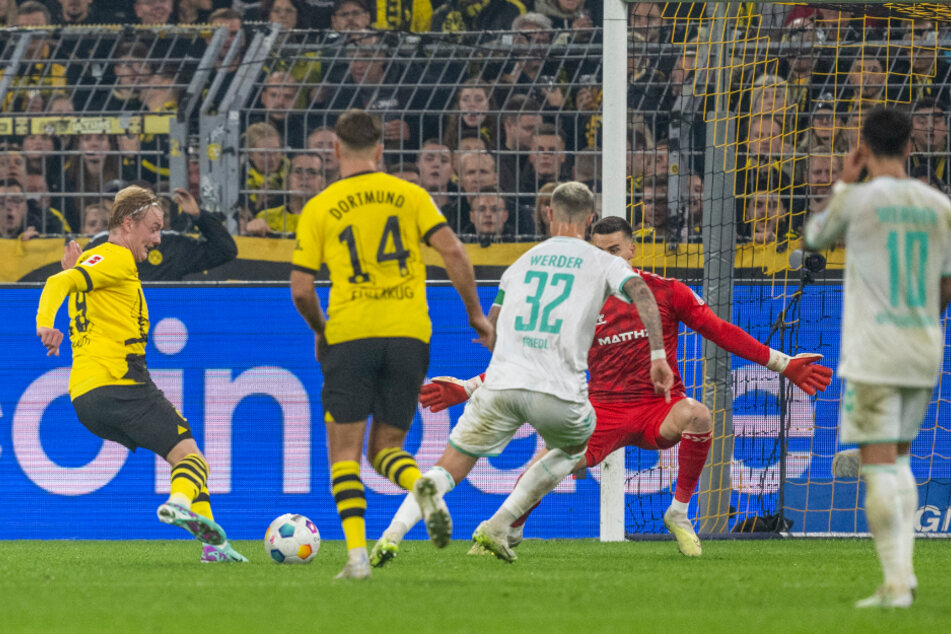 Julian Brandt (l.) brachte die Borussia im zweiten Durchgang in Front.