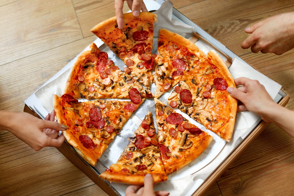Wer nicht auf die Salamipizza verzichten möchte, greift lieber zur Bio-Variante. (Symbolbild)