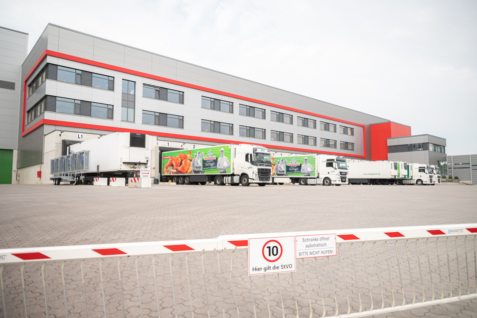 Ein Blick auf das Gelände des Wiesenhof-Hähnchenschlachthofs im niedersächsischen Lohne